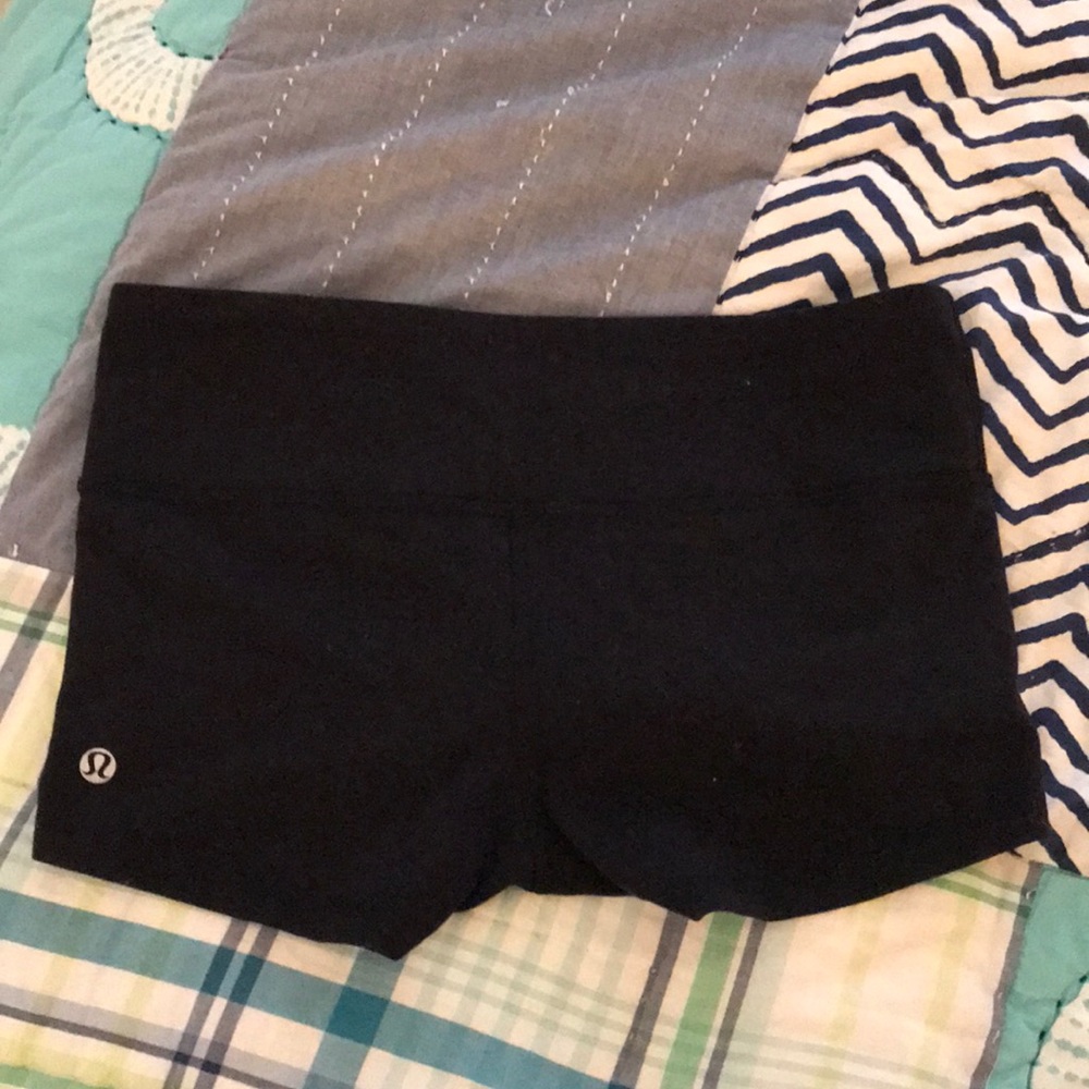 LULULEMON BLACK SPANDEX SHORTS